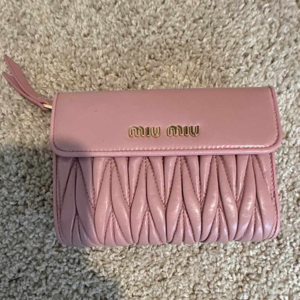 Miu Miu Pink Matelasse Leather Wallet with original tag and authenticity card - Picture 2 of 13